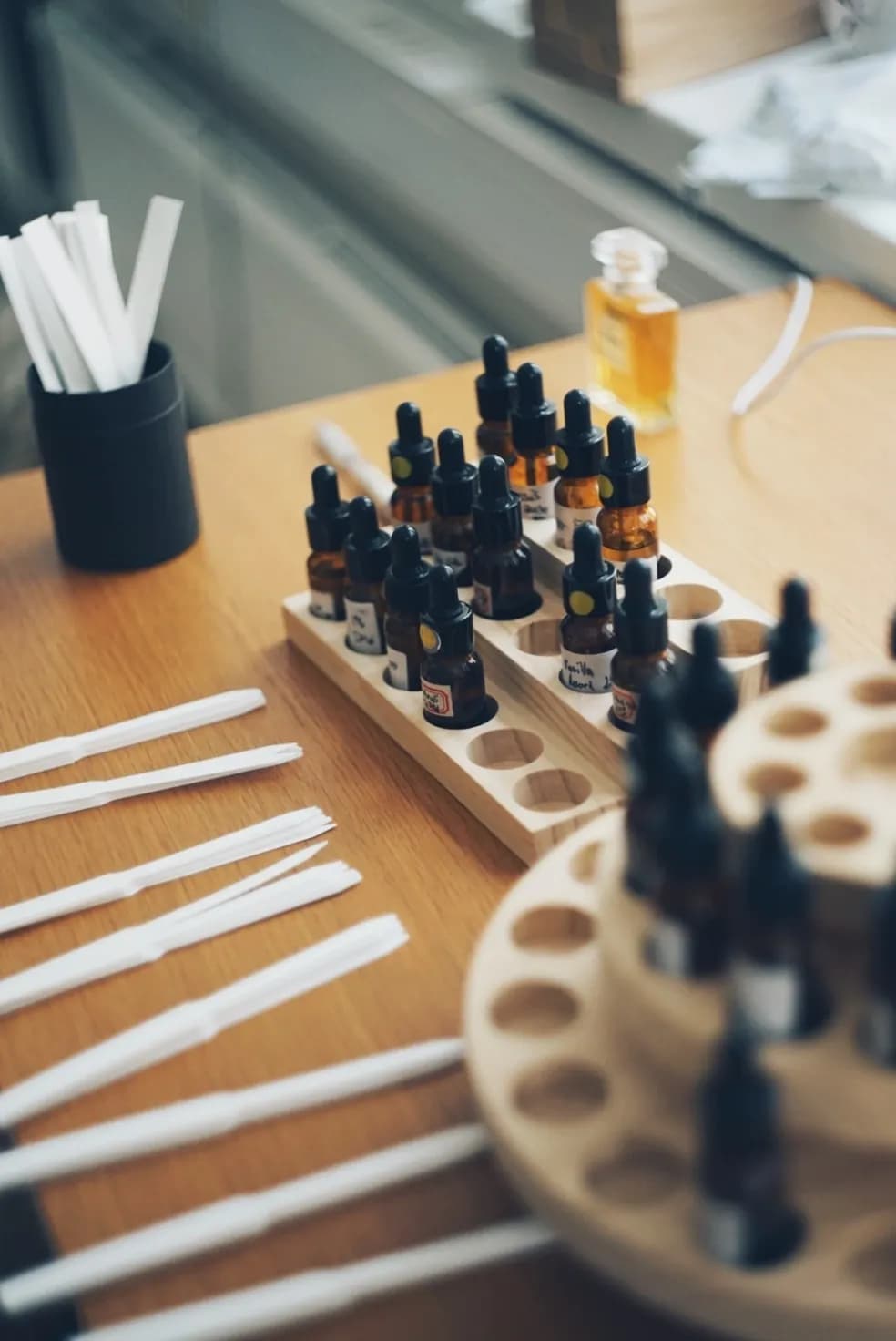 Raw material bottles and pipettes on the table at a Helsinki Perfume Club evening
